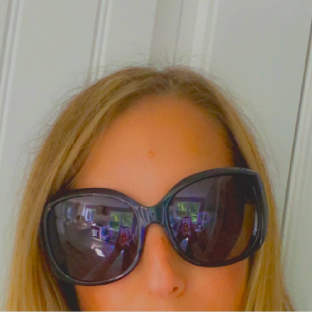 CHANEL Sunglasses - Picture 3 of 6